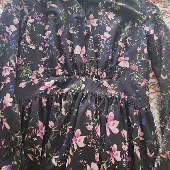 Flower dress with long sleeves - Picture 9 of 9